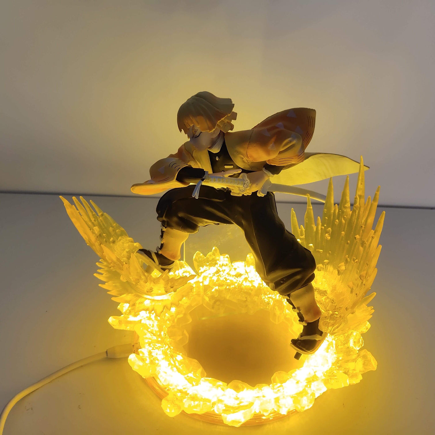 Figurine Zenitsu LED Tresor Otaku